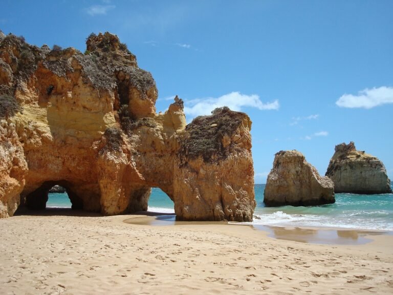 Discover the Enchanting Charm of Algarve: 5 Must-Visit Towns for Your Itinerary